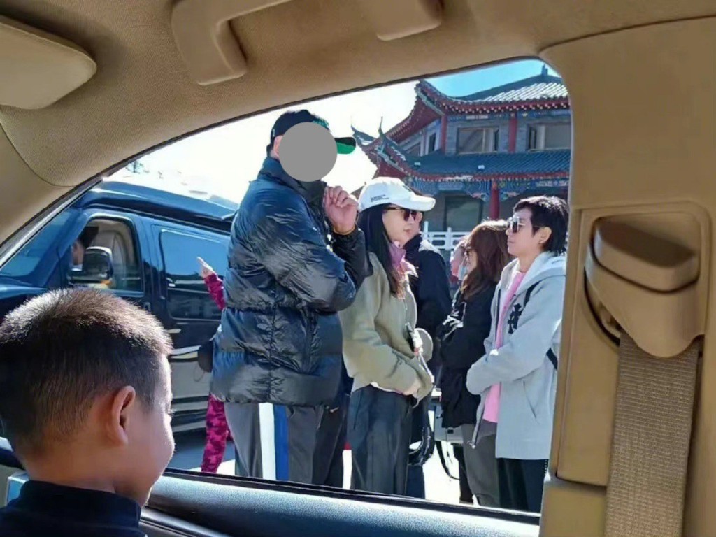 早前Angelababy現身同一間寺廟。